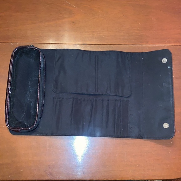 Faux crocodile leather makeup bag - Picture 2 of 6